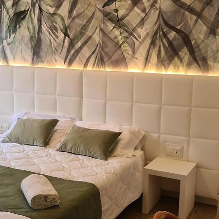 Hotel Eros Lignano Sabbiadoro Buitenkant foto