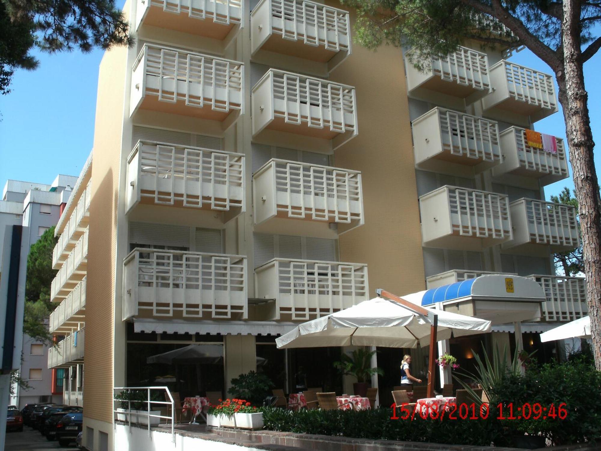 Hotel Eros Lignano Sabbiadoro Buitenkant foto