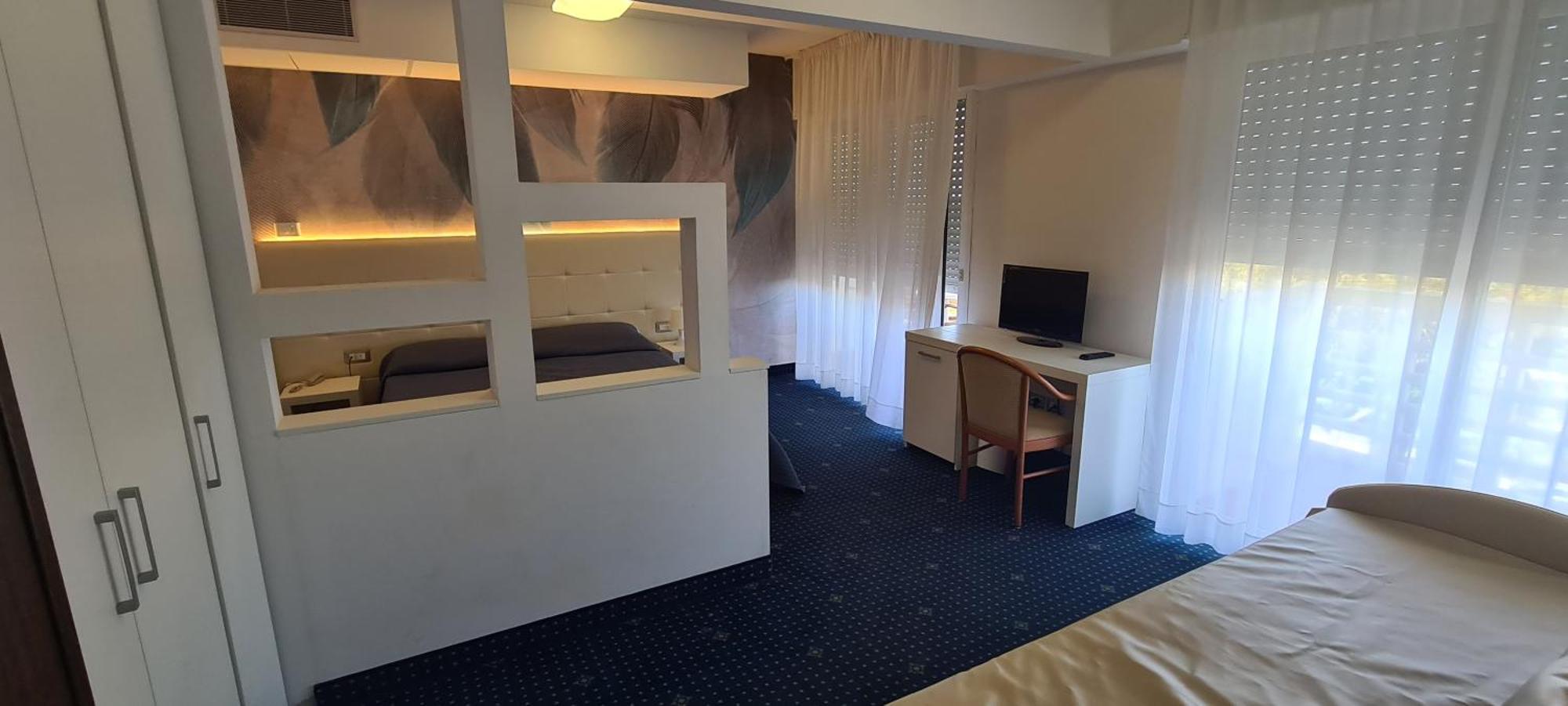 Hotel Eros Lignano Sabbiadoro Buitenkant foto