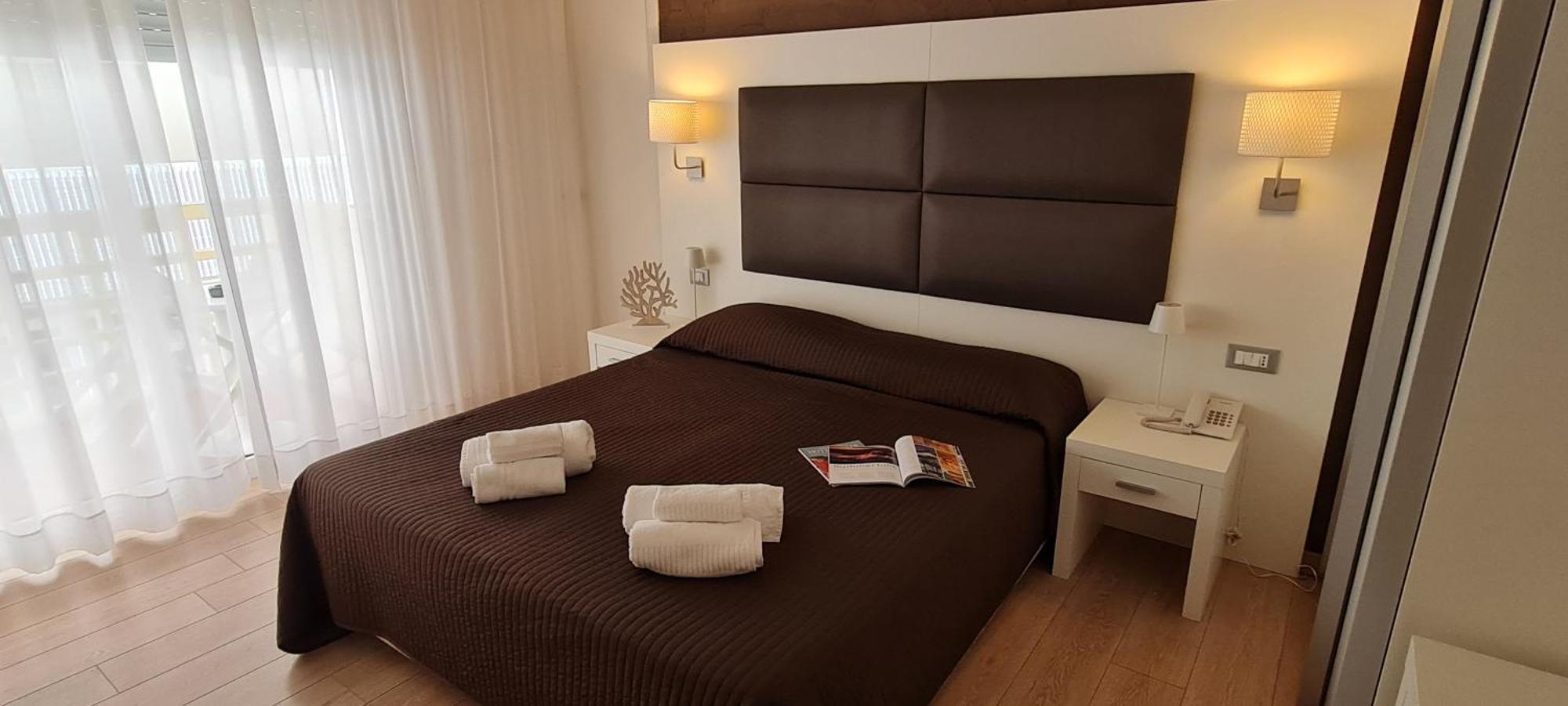 Hotel Eros Lignano Sabbiadoro Buitenkant foto