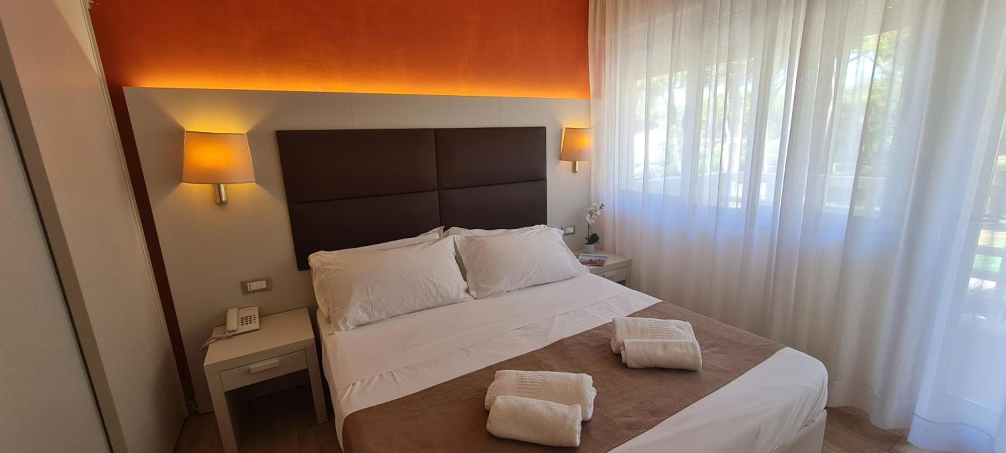 Hotel Eros Lignano Sabbiadoro Buitenkant foto