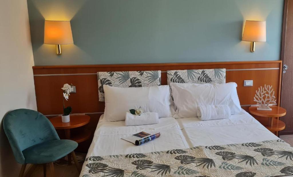 Hotel Eros Lignano Sabbiadoro Buitenkant foto