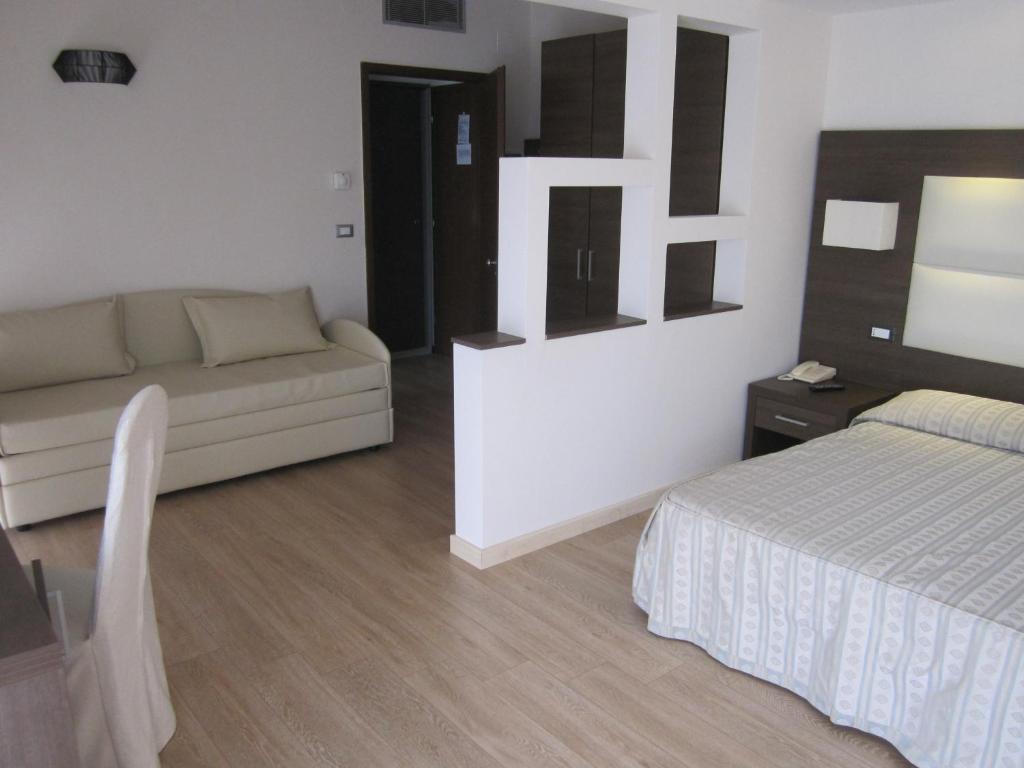 Hotel Eros Lignano Sabbiadoro Buitenkant foto