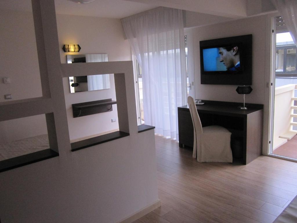 Hotel Eros Lignano Sabbiadoro Buitenkant foto