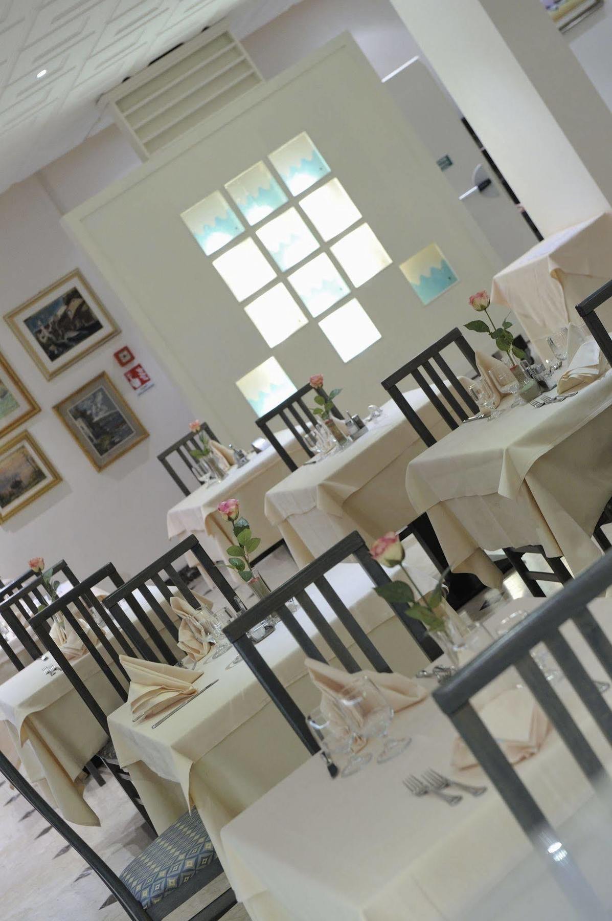 Hotel Eros Lignano Sabbiadoro Buitenkant foto