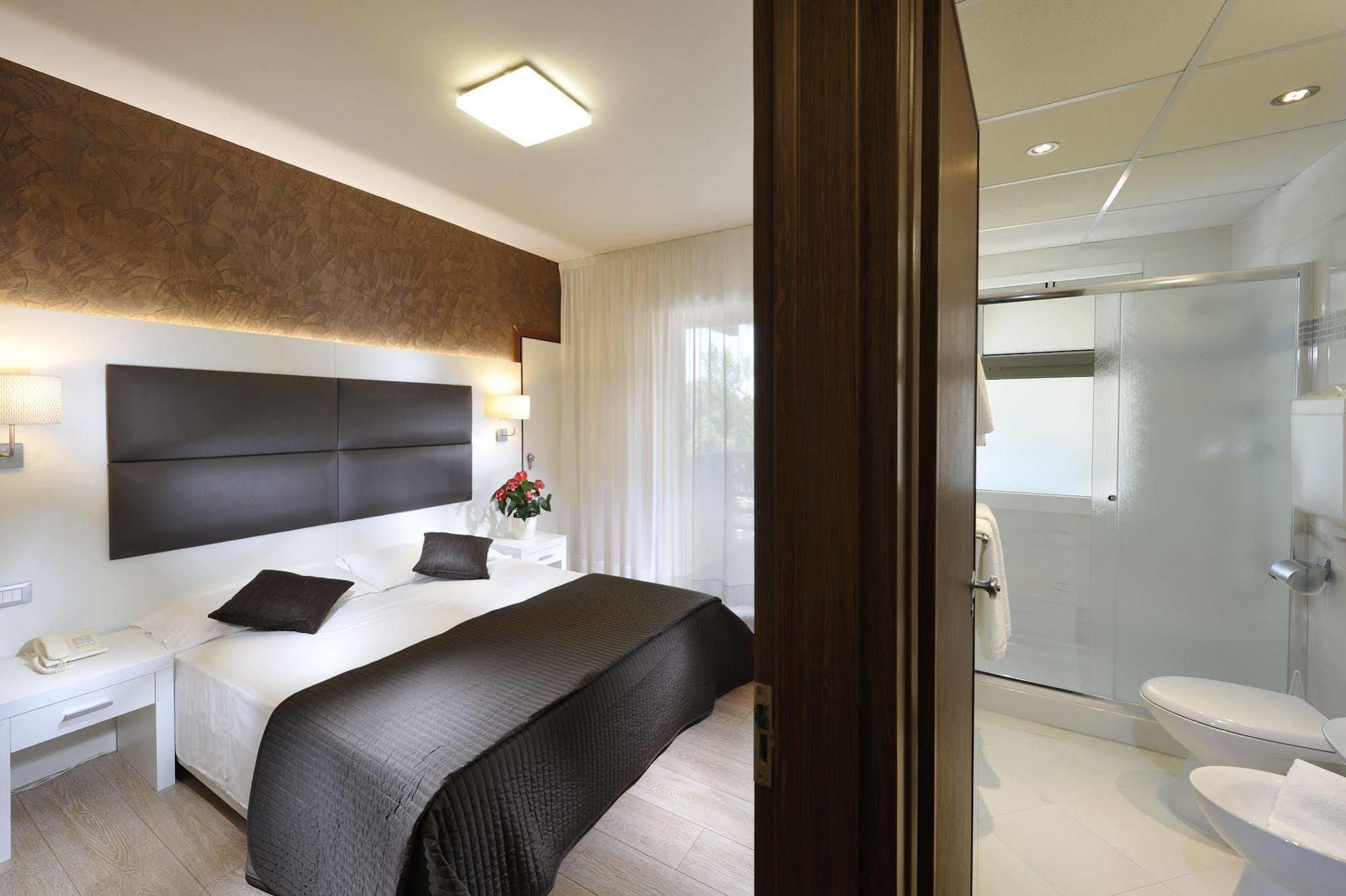 Hotel Eros Lignano Sabbiadoro Buitenkant foto