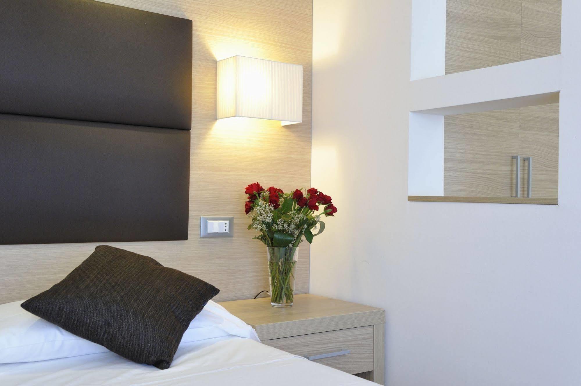 Hotel Eros Lignano Sabbiadoro Buitenkant foto